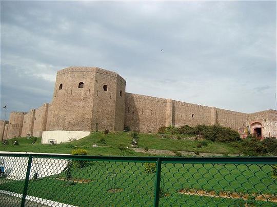 Bahu Fort and Garden